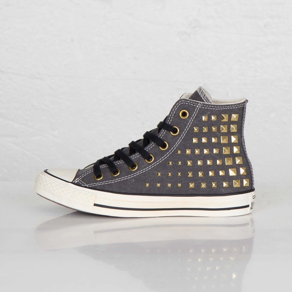 Collar Studded High Top Converse!